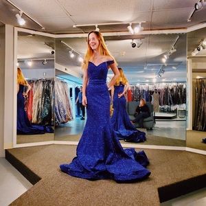 Meet your Posher, Ella